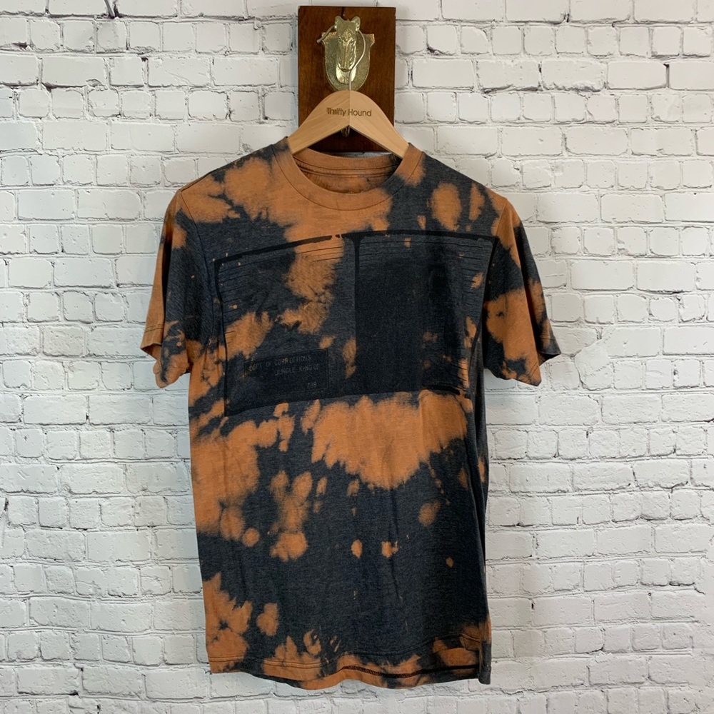 Some type of lion shirt ... bleaChed and cropped